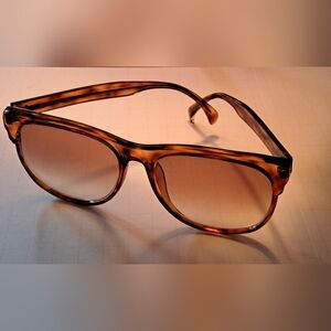 Liz Claiborne Large Frame, Tortoise Shell Sunglasses.